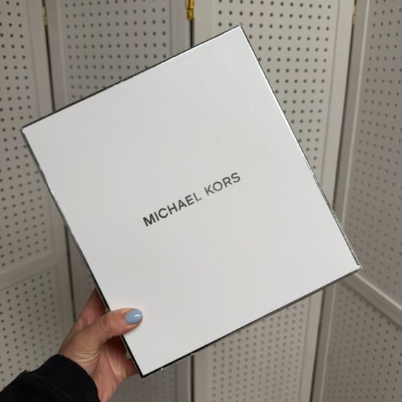 ‼️SOLD DO NOT BUY‼️ Michael Kors Extra-Small Gigi Logo Crossbody Canvas Bag - Picture 6 of 9